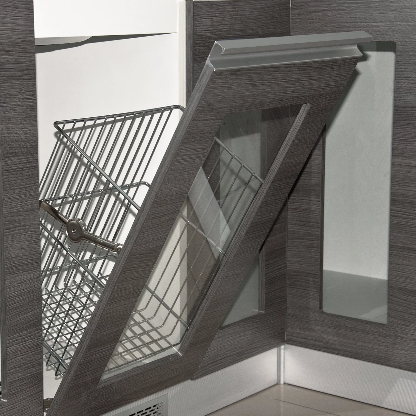 Front mounting laundry basket - for cabinet 300, 350